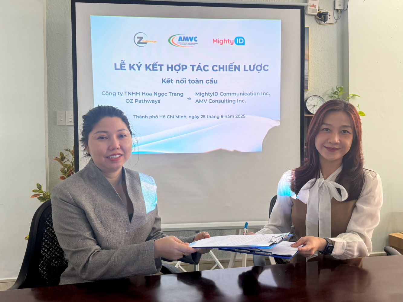 Lễ ký kết hợp tác thúc đẩy chuyển đổi số trong giáo dục và du học quốc tế  2