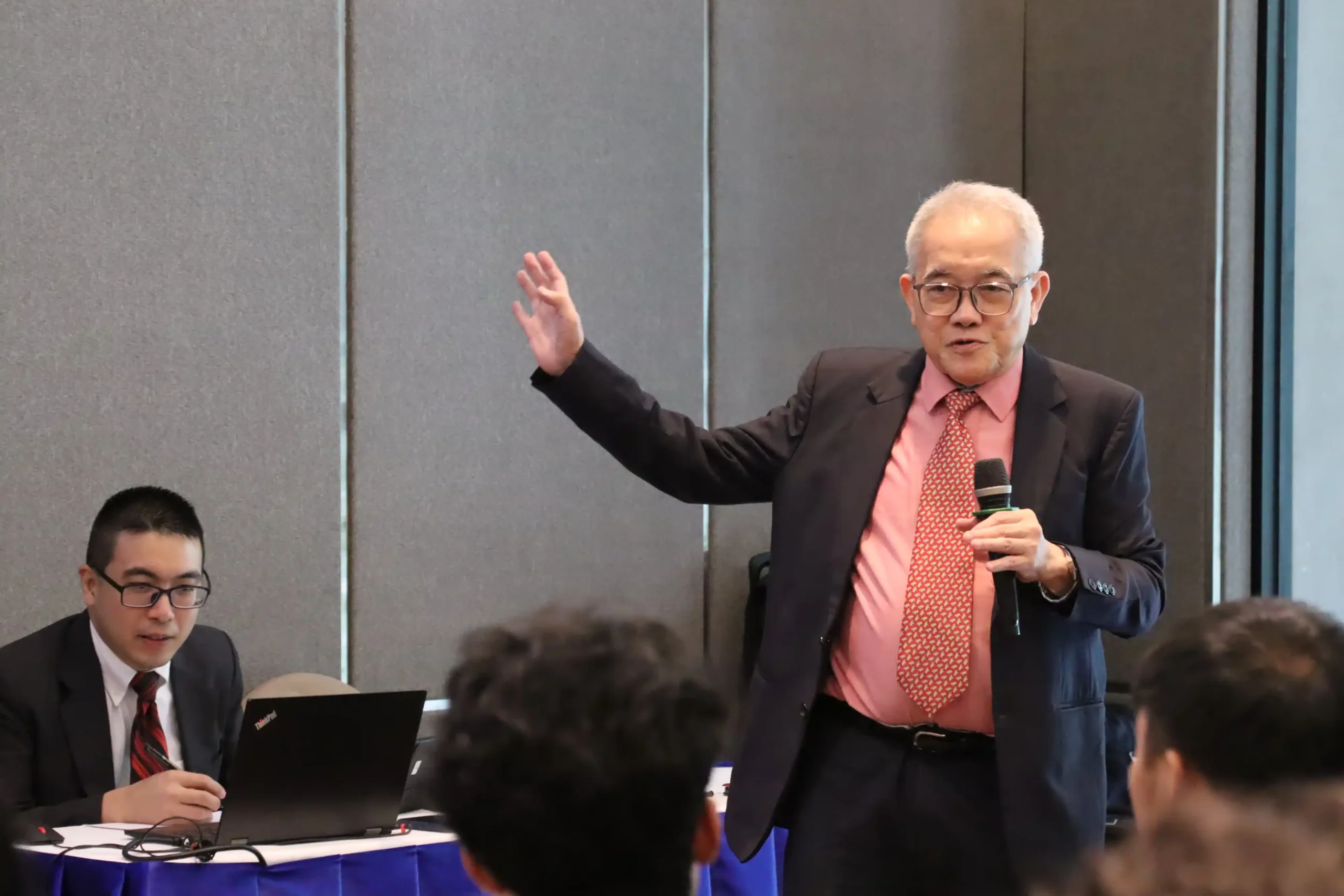 Thầy Hiệu trưởng Dr. Eric Kuan – Chủ tịch Học viện MDIS Singapore chia sẻ tại sự kiện.