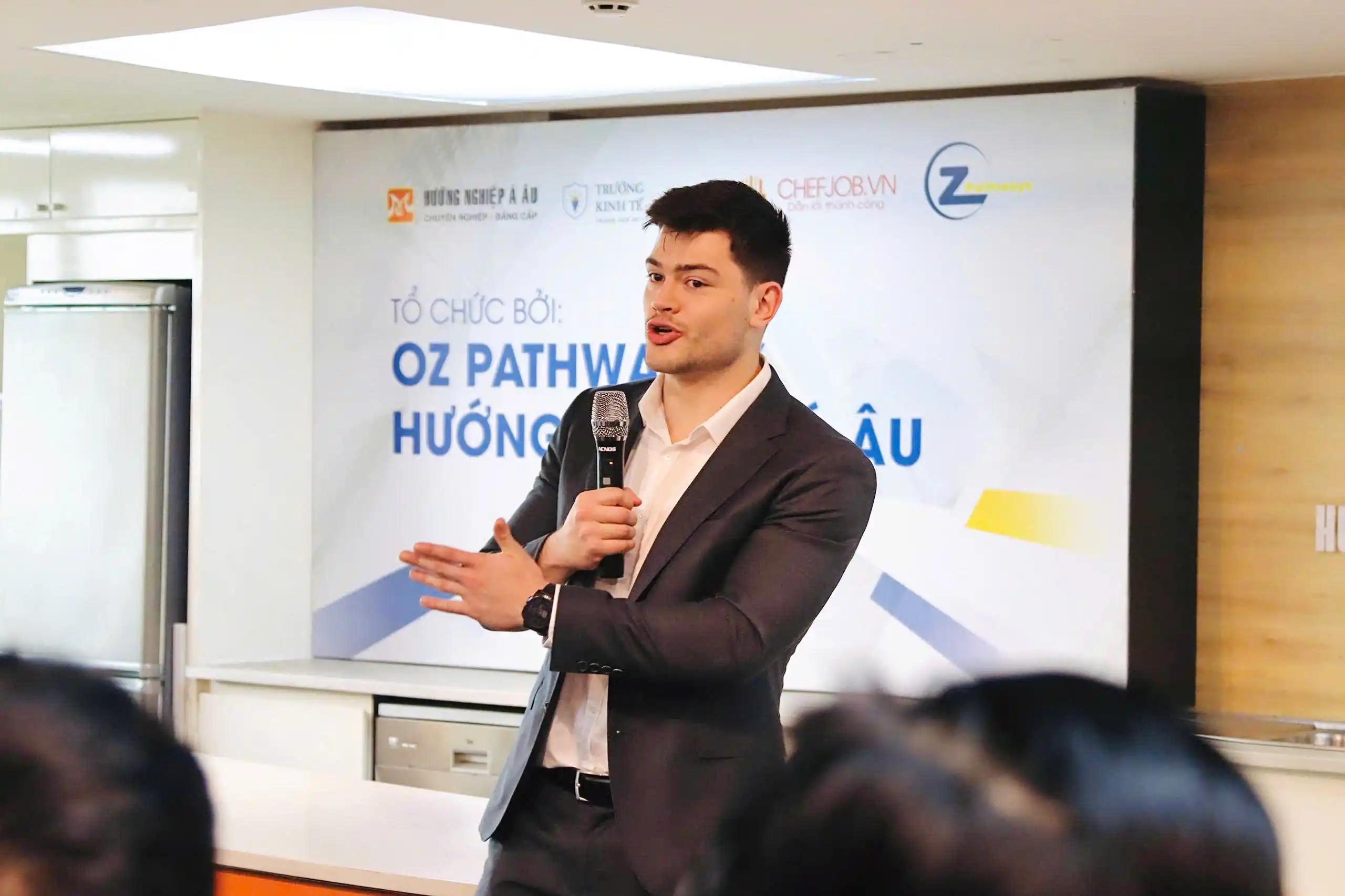 Workshop “Visa Úc trong tầm tay” khởi động chuỗi Ngày hội tuyển dụng Visa Úc nghề Bếp 2025 2