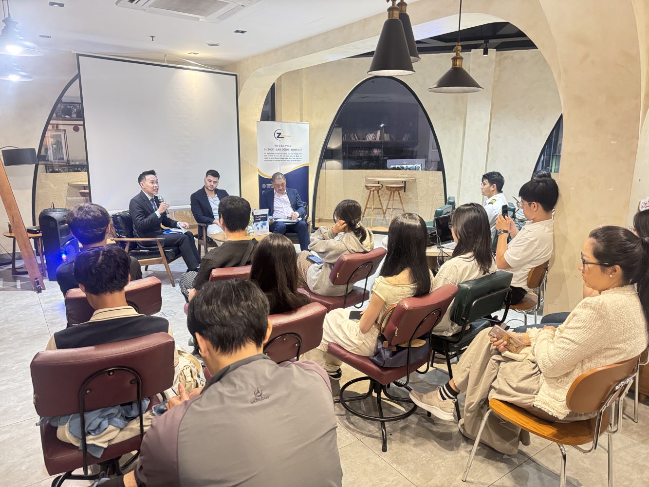 Workshop “Tư vấn trực tiếp cùng Luật sư di trú Úc – Visa làm việc & định cư” thu hút đông đảo người quan tâm 1